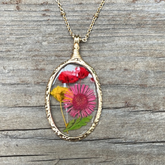 Handmade Real Pressed Dried Flower Botanical Resin
Necklace - Picture 3 of 14